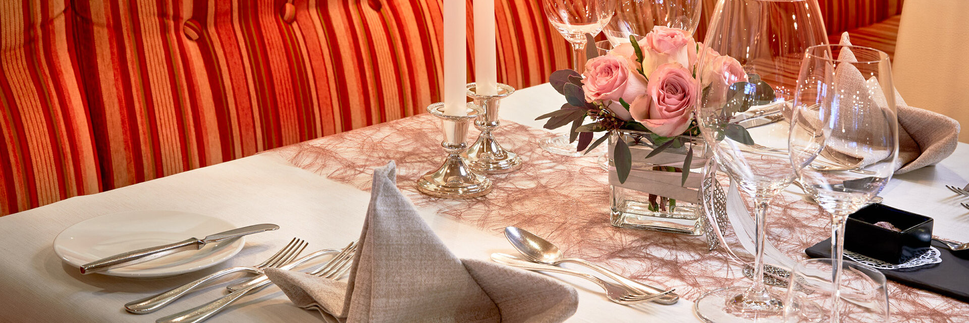 restaurant hintertux eingedeckter tisch essen